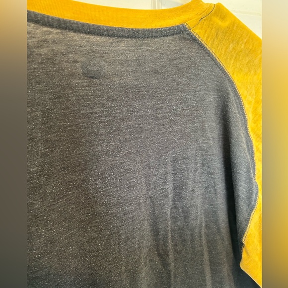 😎 3/$10 Bruins long sleeve tshirt - Picture 6 of 9